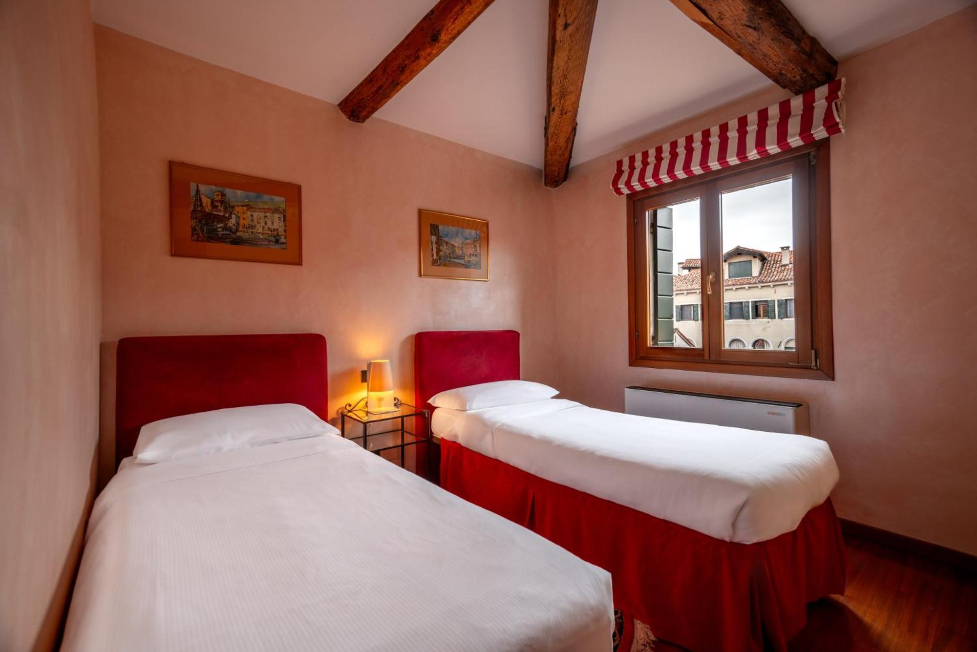 Palazzo San Luca Otel Venedik Oda fotoğraf